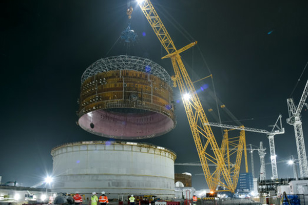 Dome being lifted into position at Hinkley Point C